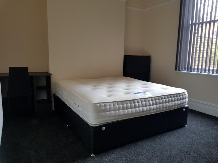 33 Bairstow Street - 7 Bed