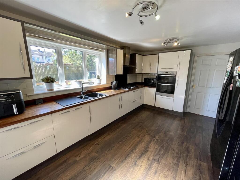 Kitchen/Breakfast Room