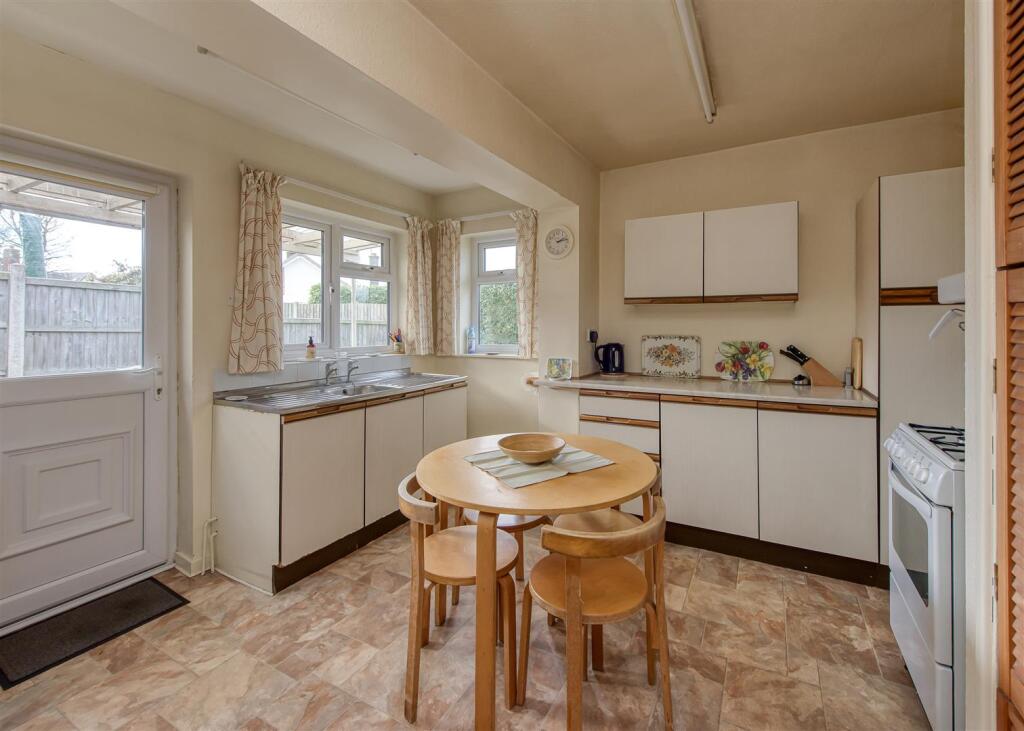 2 Johnsgate-kitchen1.jpg