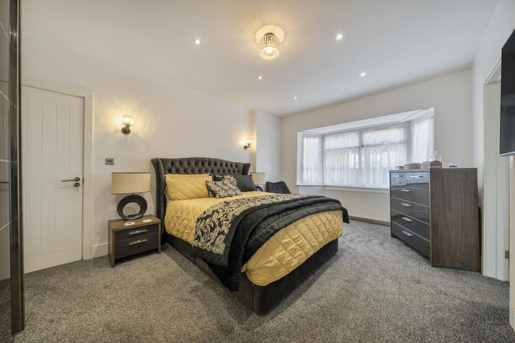 1305841-6-684c04b...