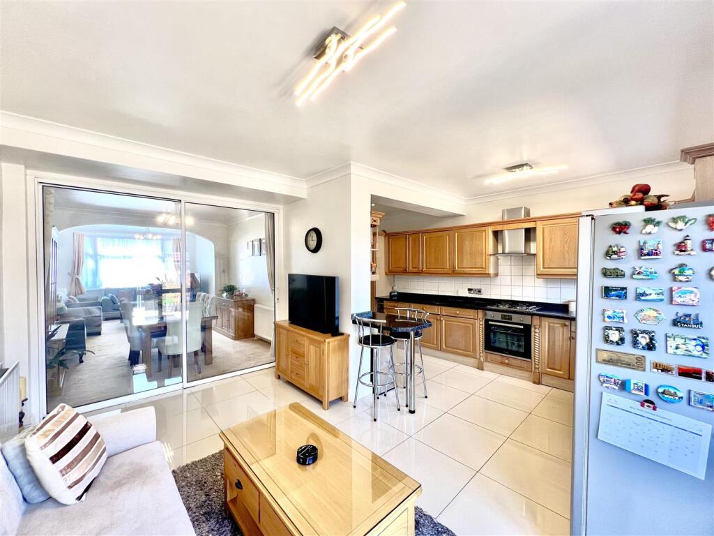 Kitchen/ Family Room