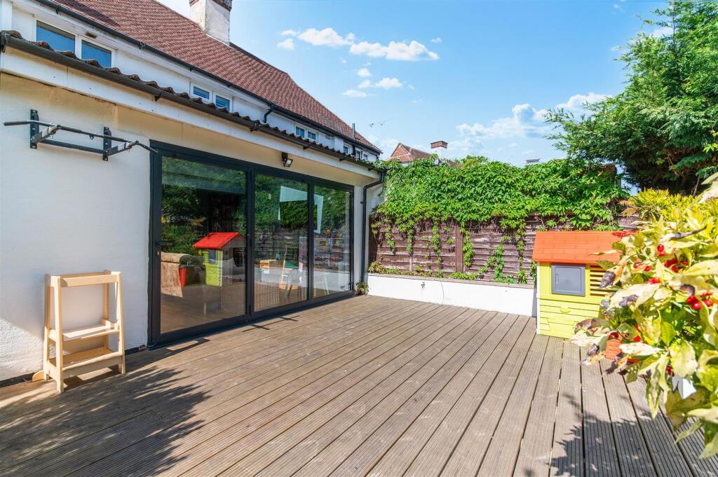 ROUNDWOOD WAY,84 - (5).jpg