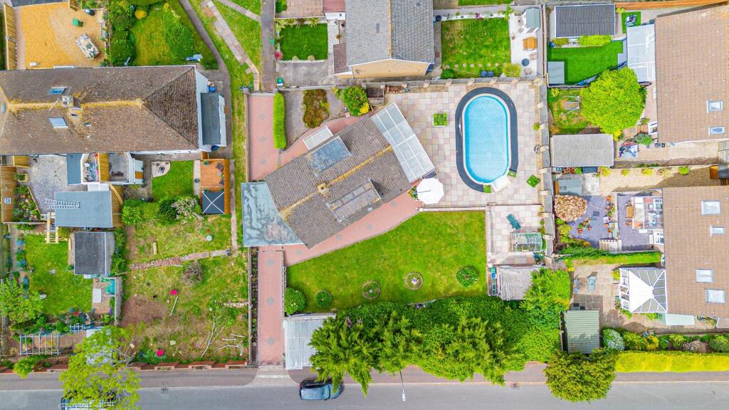 Wimbourne Crescent 14 Drone-3.jpg