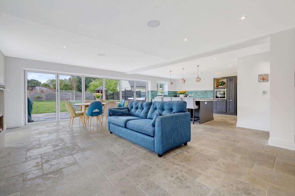 Kitchen/Dining/Lounge