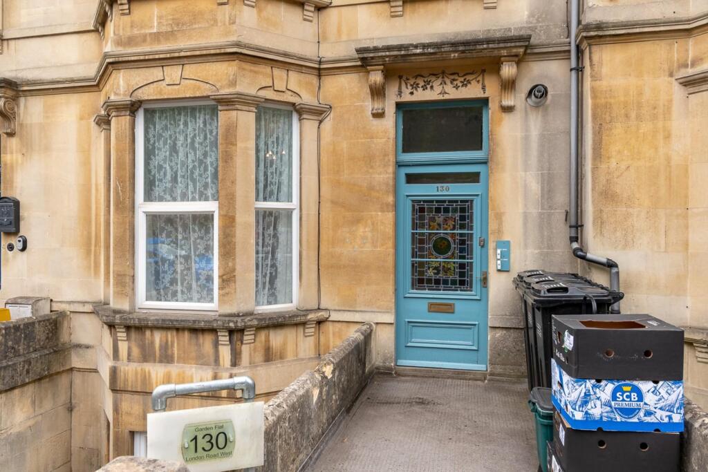 Ground Floor Flat 130 London Road West-10.jpg