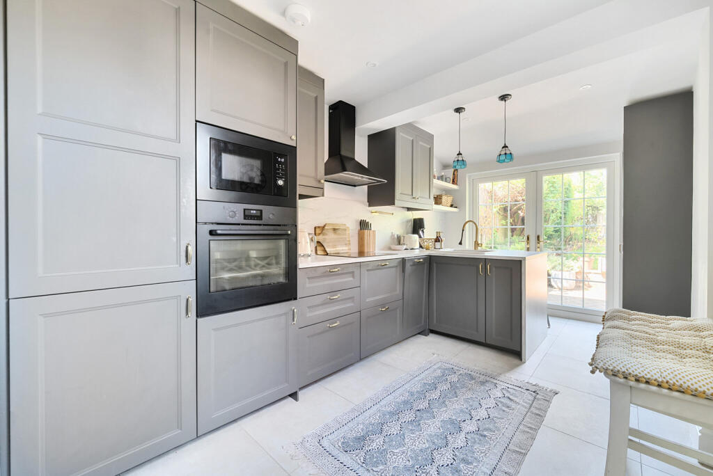 1316188-5-68625db...