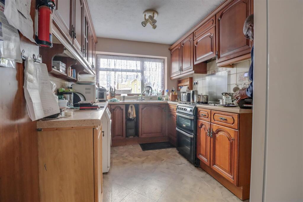 17 LARKSWOOD WALK-6.jpg