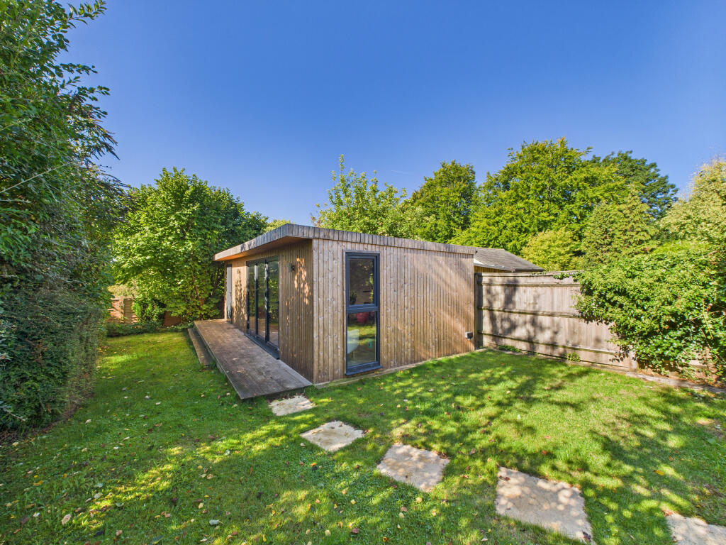 CAM02909G0-PR0478-STILL003