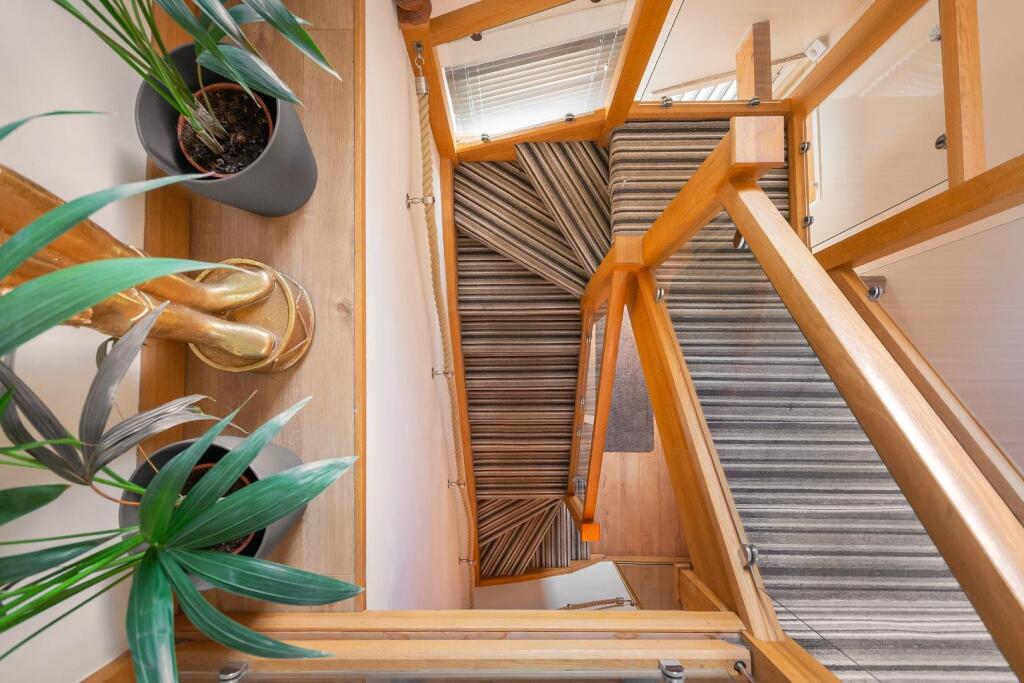 F21GHCN - Entrance Hall C.jpg