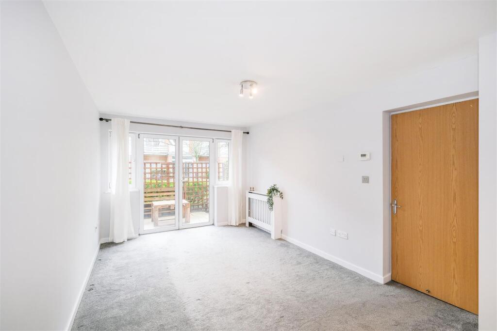 18 Cannock Court-9.jpg