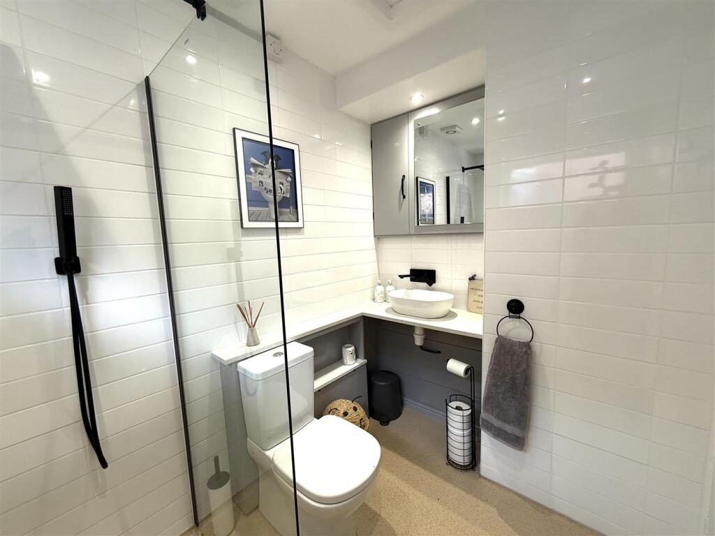 13 hillway bath.jpeg