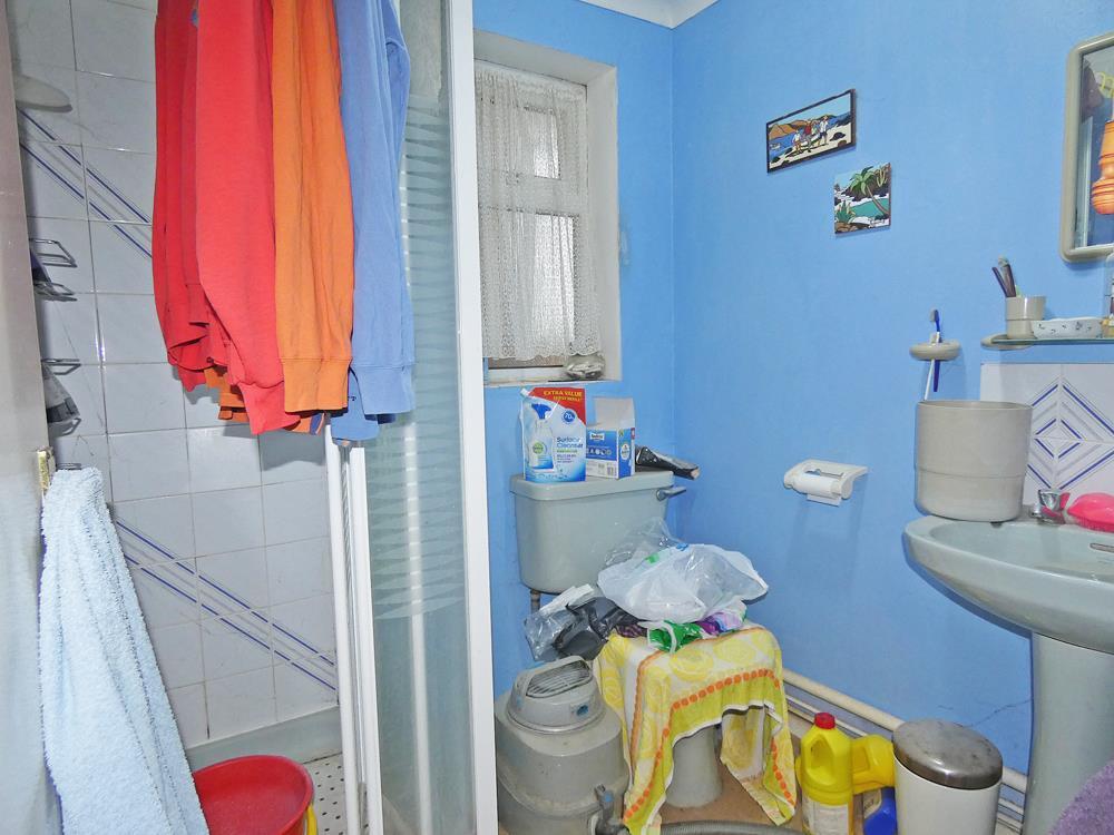 2281showerroom.jpg