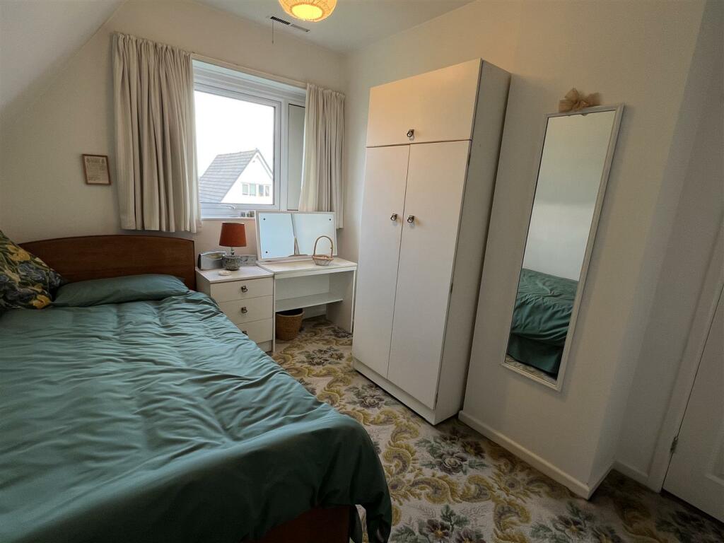 Second bedroom 2.jpeg