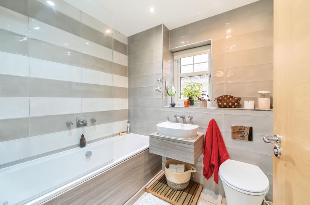 EweMove Knaresborough Bathroom