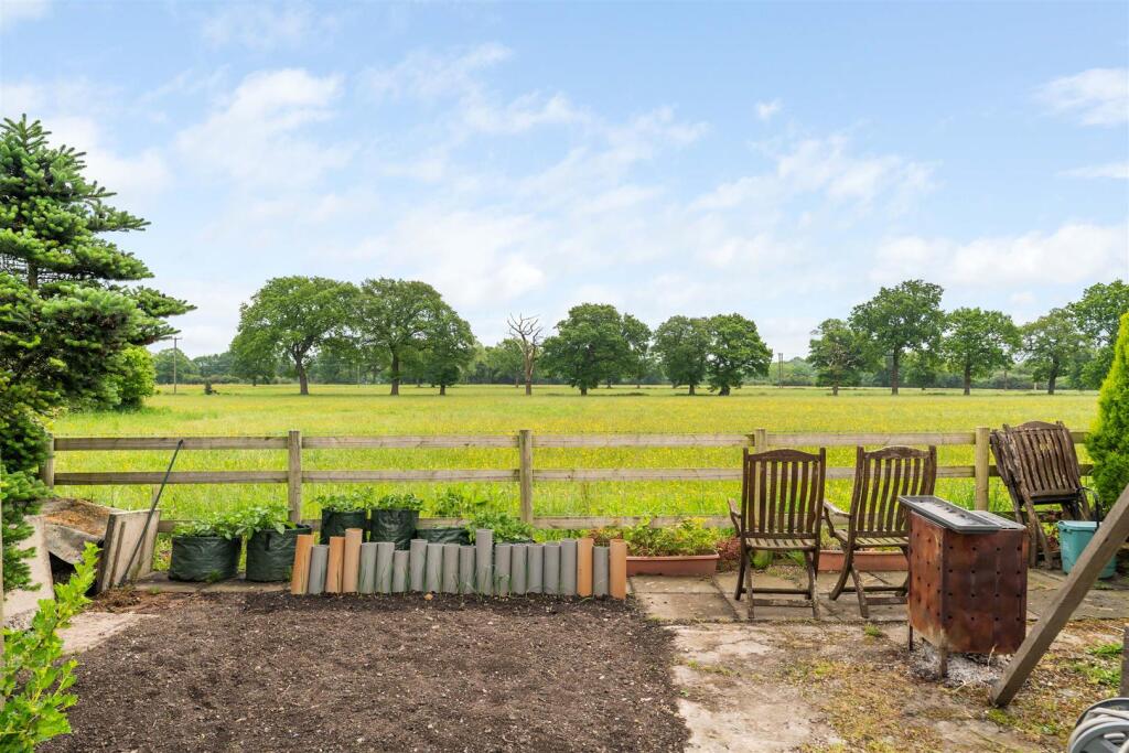 132 Earlswood Common_6.jpg