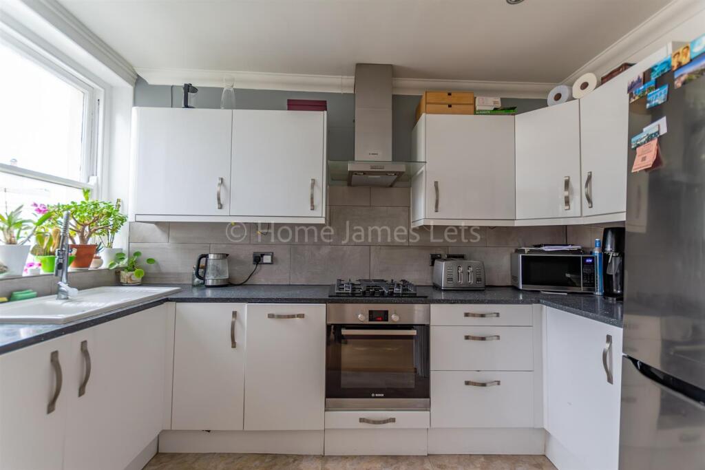 18575569 Kitchen (3).jpg