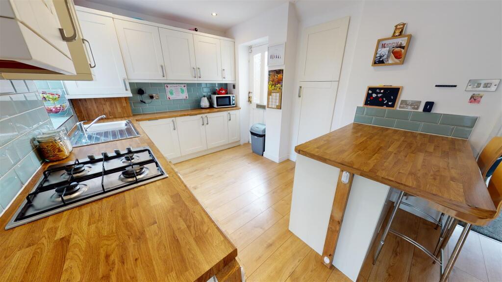 KITCHEN / BREAKFAST ROOM