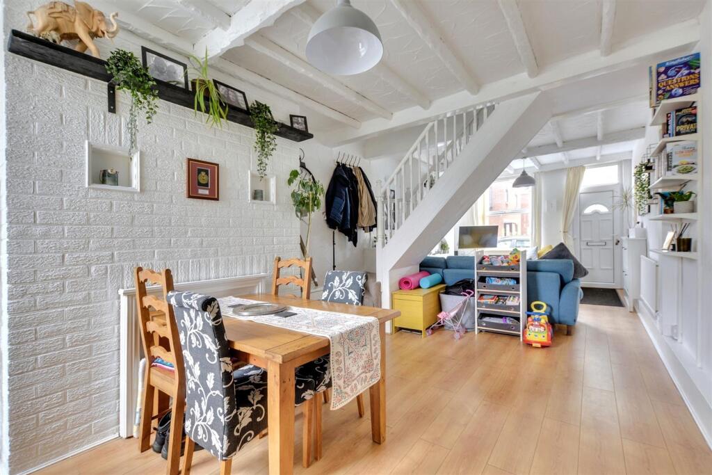 Dining Area_2.jpeg