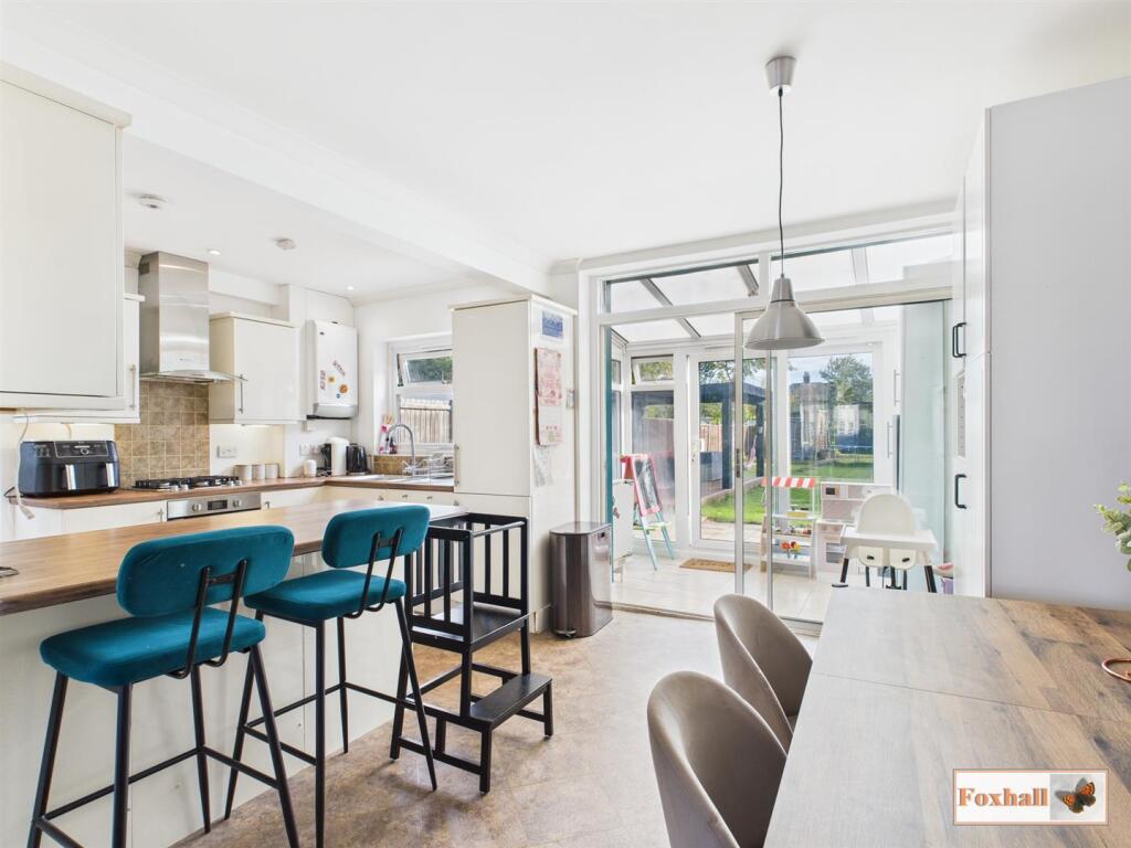 Kitchen / Dining Area