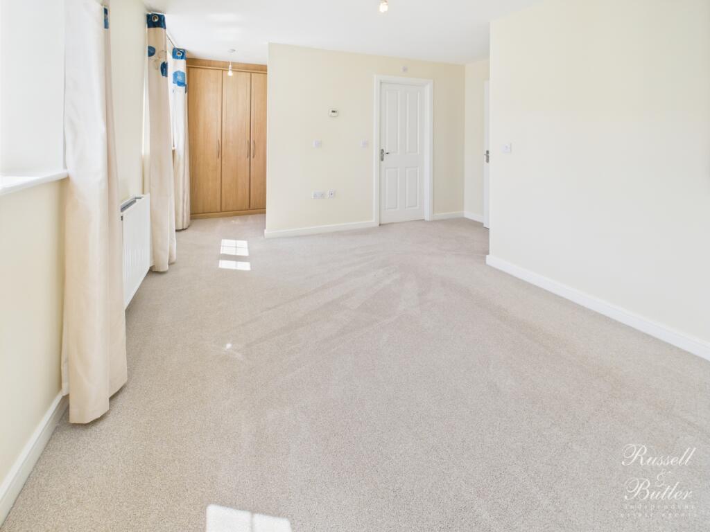 CAM01995G0-PR0330-STILL013