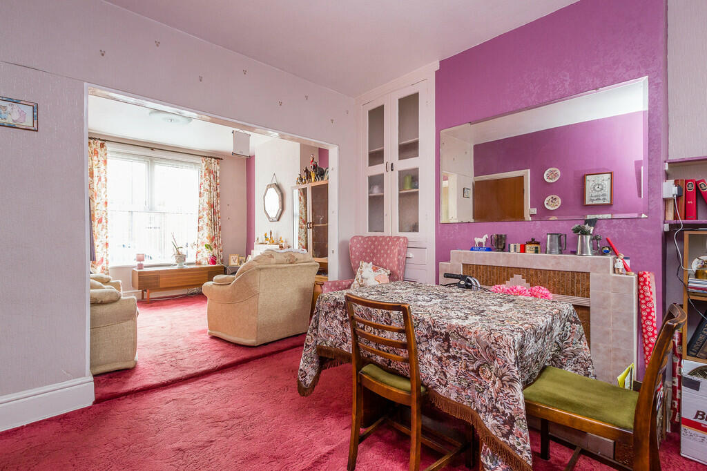 Lounge/Dining Roo...