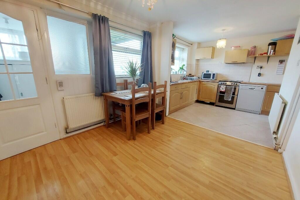 19' Kitchen / Diner