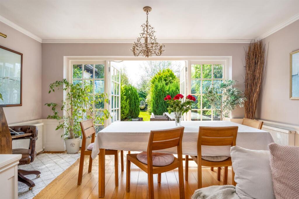 Open-plan living / dining