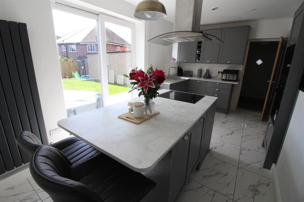 Kitchen/Breakfast Room