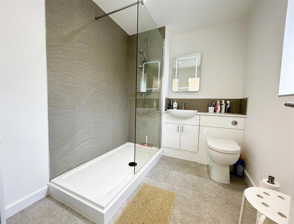 ensuite.JPG