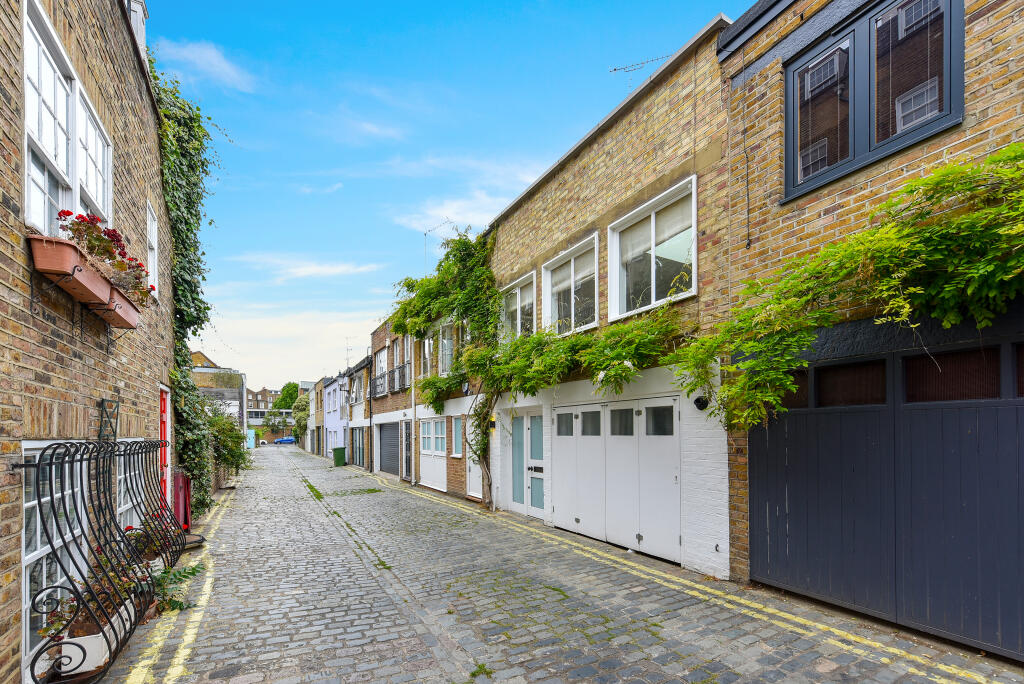 St. Petersburgh Mews