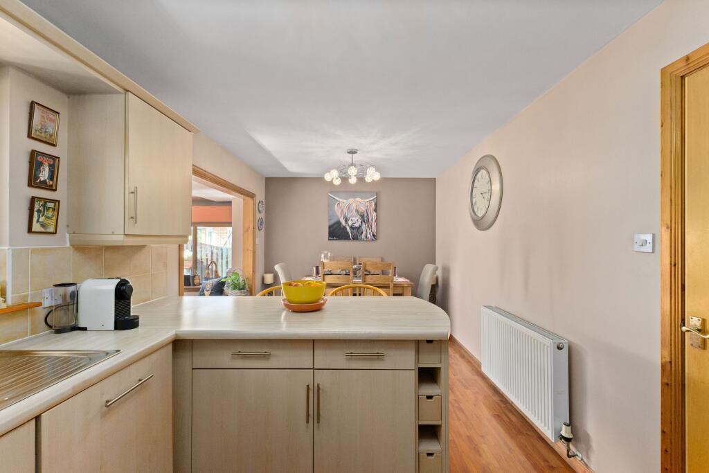 Kitchen / Dining Area
