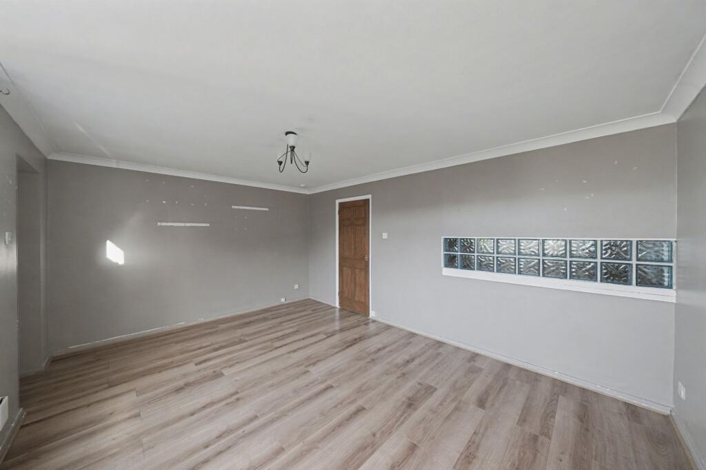 320 Spackmans Way, Slough, SL1 2SD