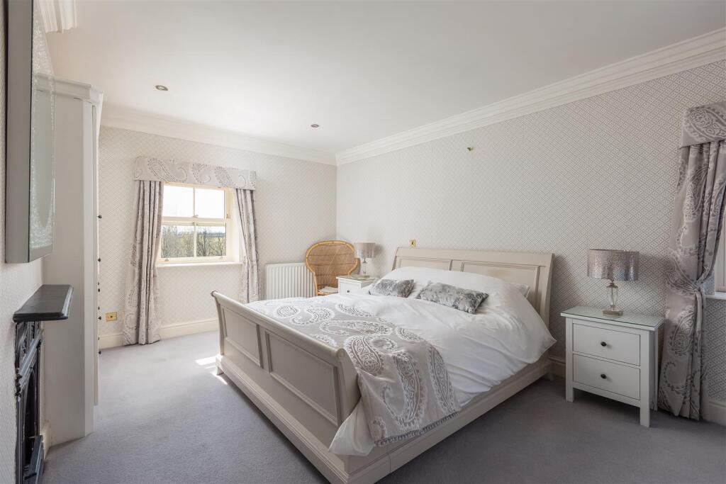 Grooms Cottage Bedroom 1-1.jpg