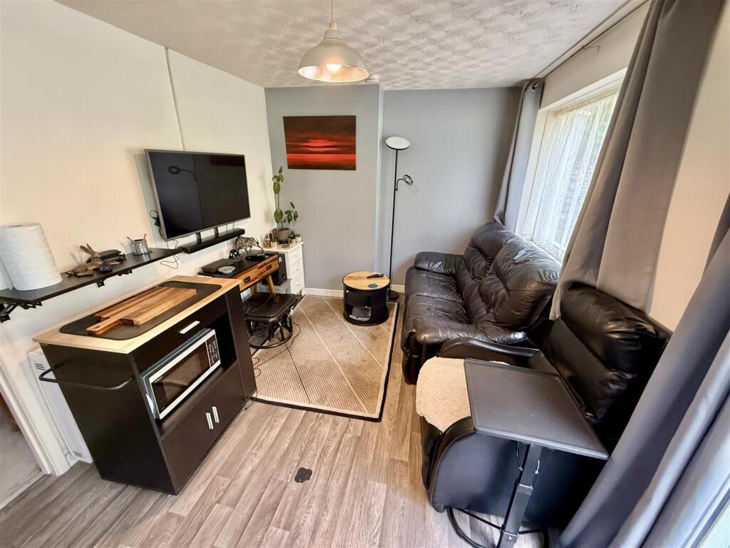 Sitting area.JPG