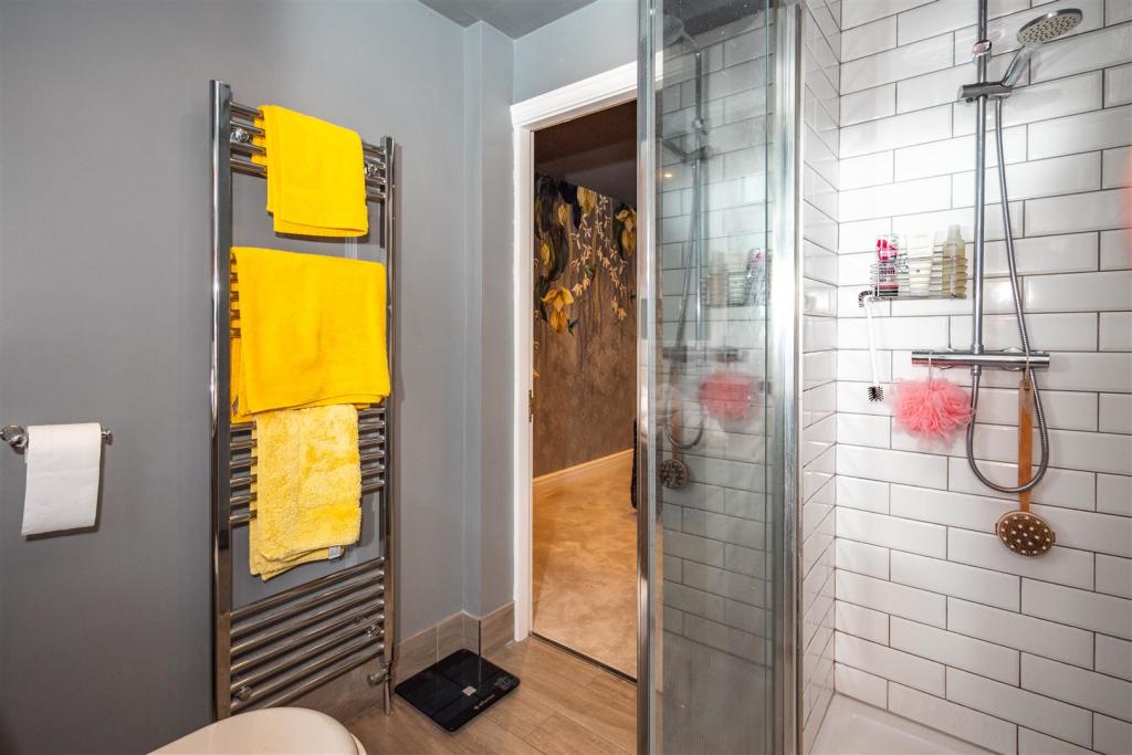 En Suite Shower Room Aspect 2.jpg