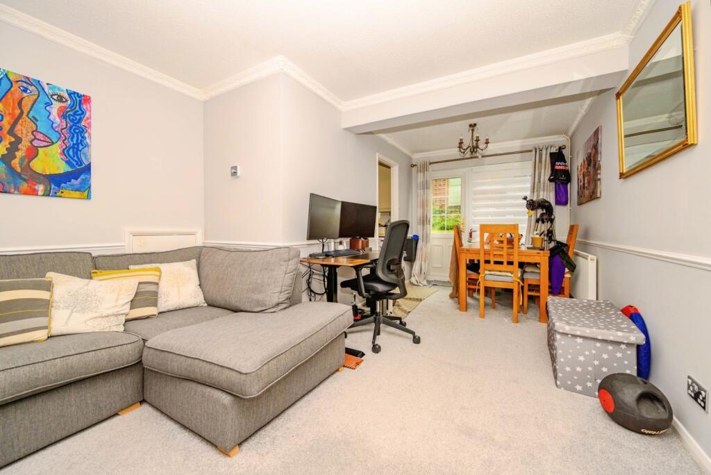 Lounge/Dining