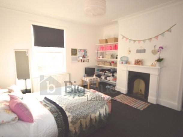 A cozy double bedroom featuring a neatly made b...