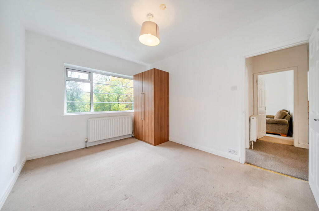 1371502-5-68f7701...