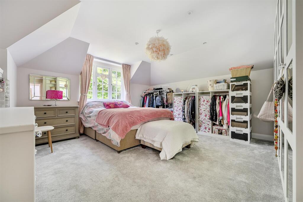 Hillgrove Bedroom 2.jpg