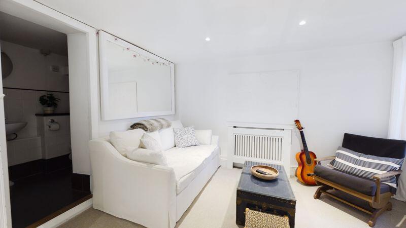 bedroom five/sitting to en-suite