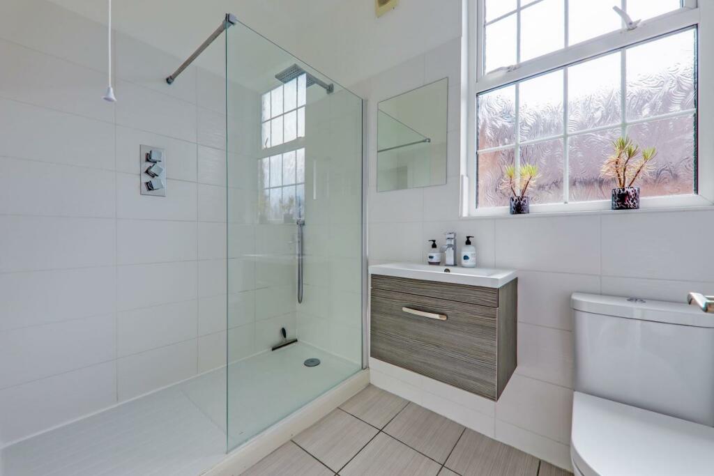 06-23b0JHPropWorld - 11b Wiverton Road - 16-medium