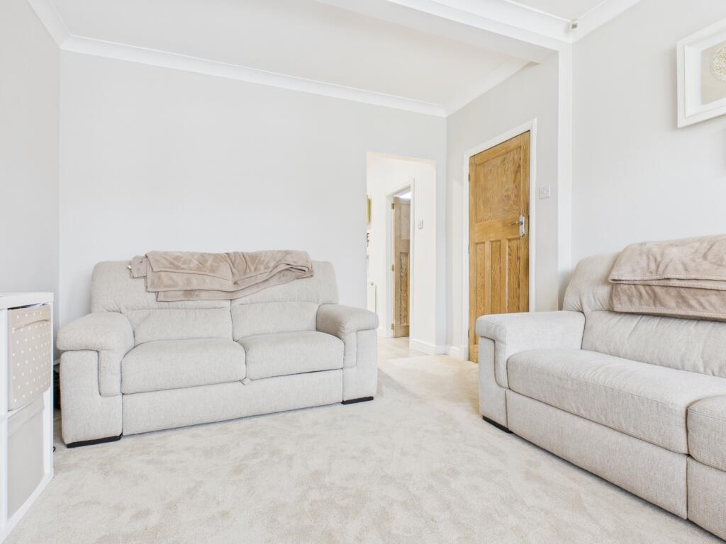 CAM03729G0-PR0153-STILL009