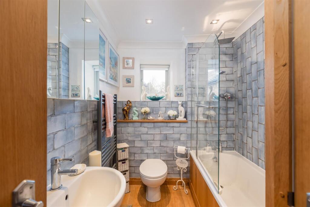 Bondgate 3 Bathroom.jpg