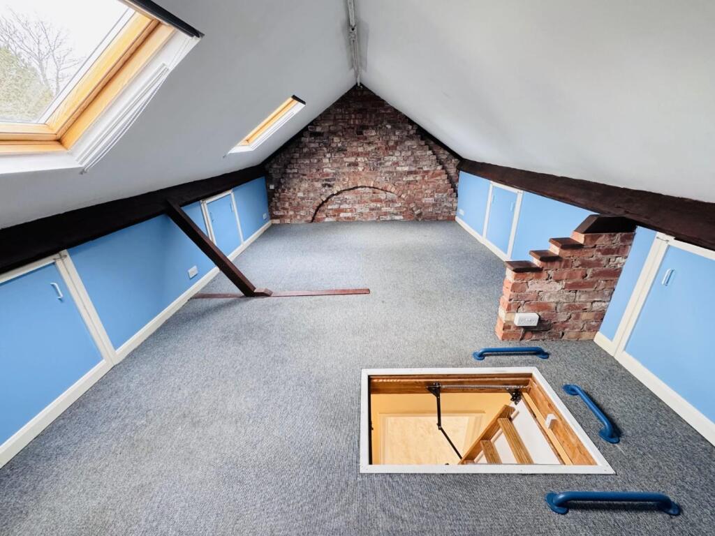 ATTIC ROOM