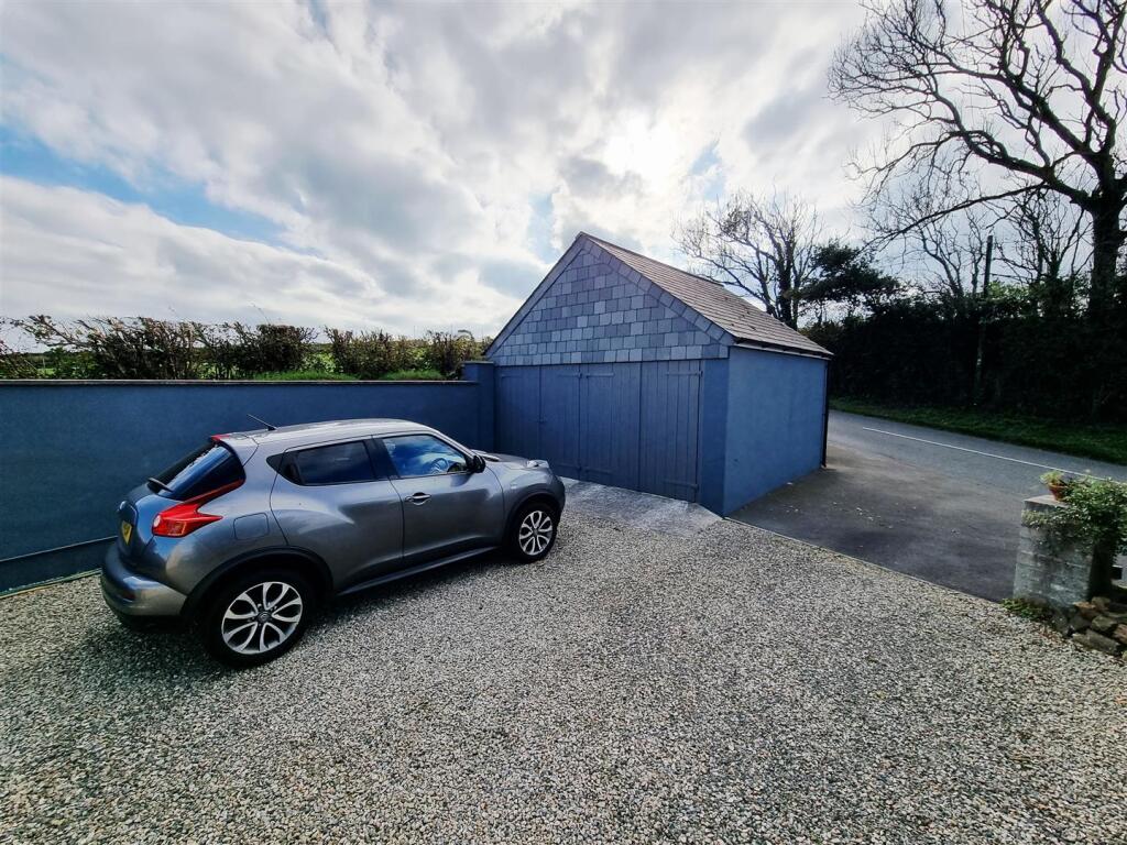 Double garage.jpg