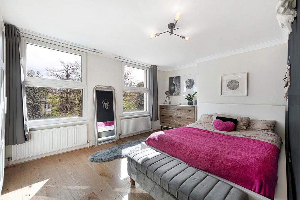 Bedroom One.jpg
