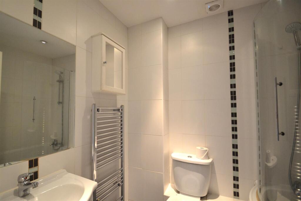 Bathroom.JPG