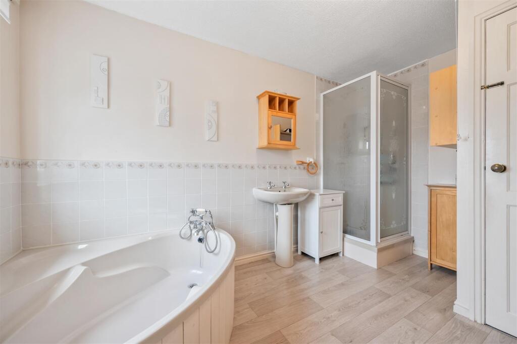 Erw&#39;r Wennol Family Bathroom