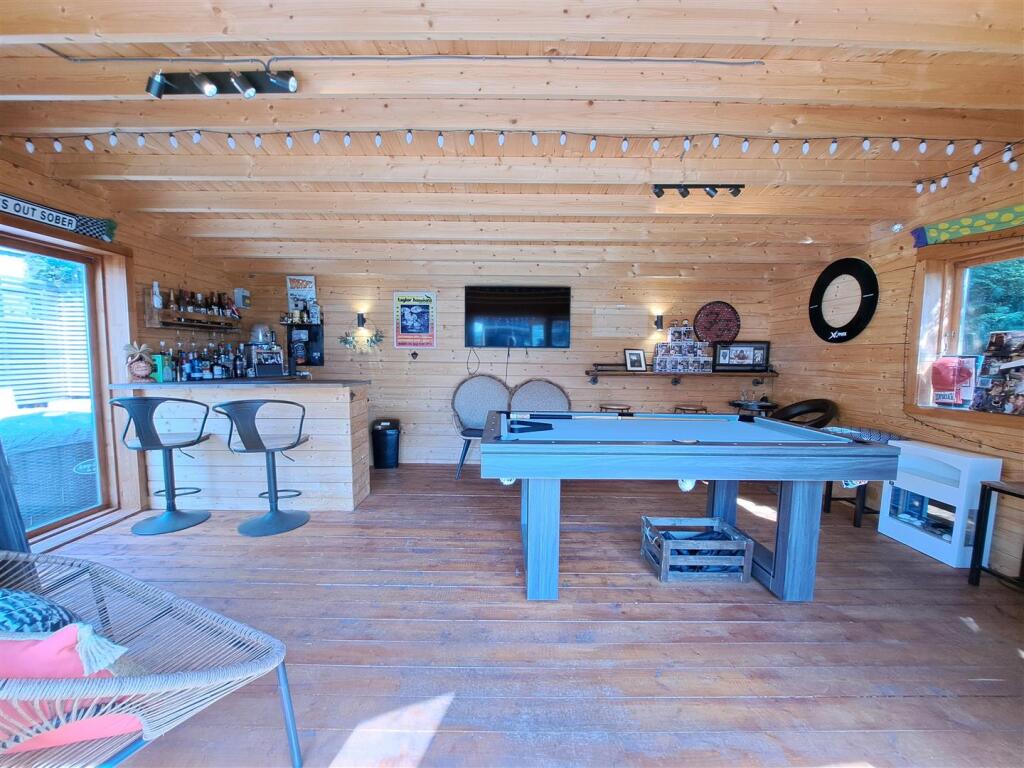 Garden Bar/Office