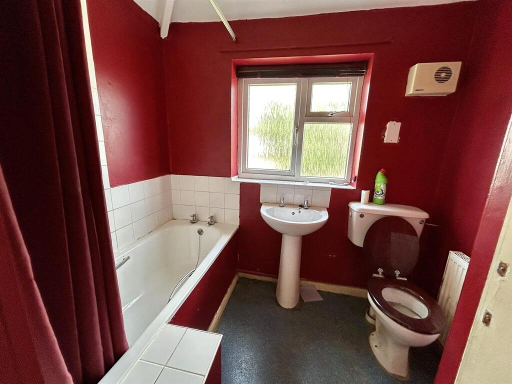 Bathroom.JPEG